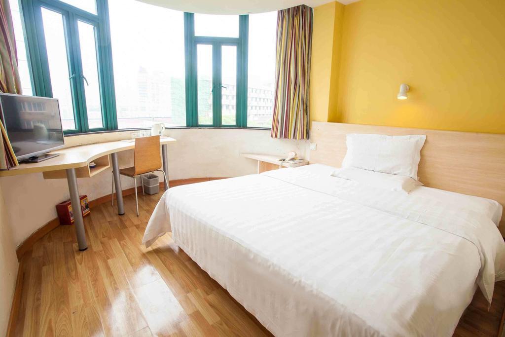 7Days Inn Shenzhen Railway Station Room photo